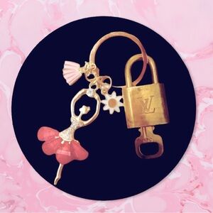 ✅ Louis Vuitton padlock Authentic/fashion charm Key or key ring